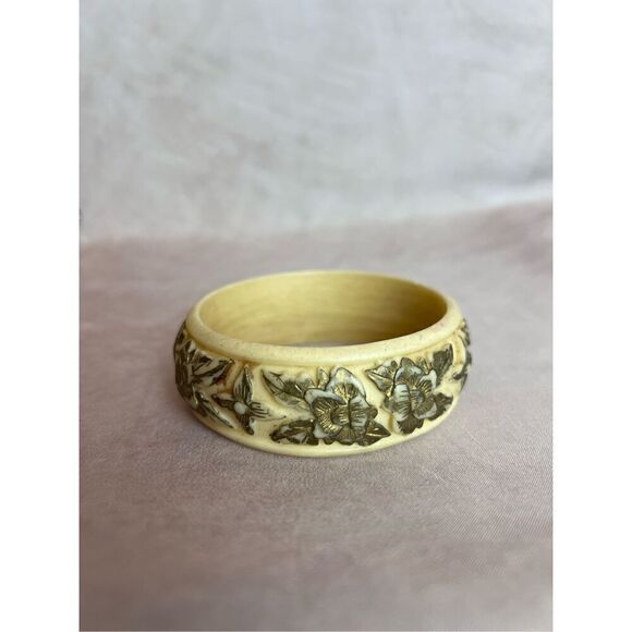 Vintage Carved Celluloid Bangle 1950s - Picture 2 of 8